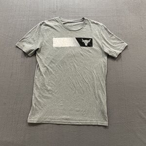 Under Armour Project Rock T Shirt Mens Small Gray Short Sleeve Workout Bull Logo